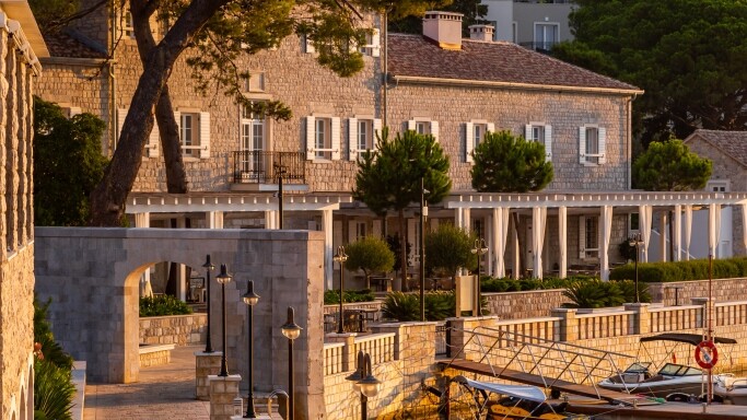 Lazure Marina&Hotel