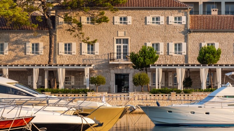 Lazure Marina&Hotel